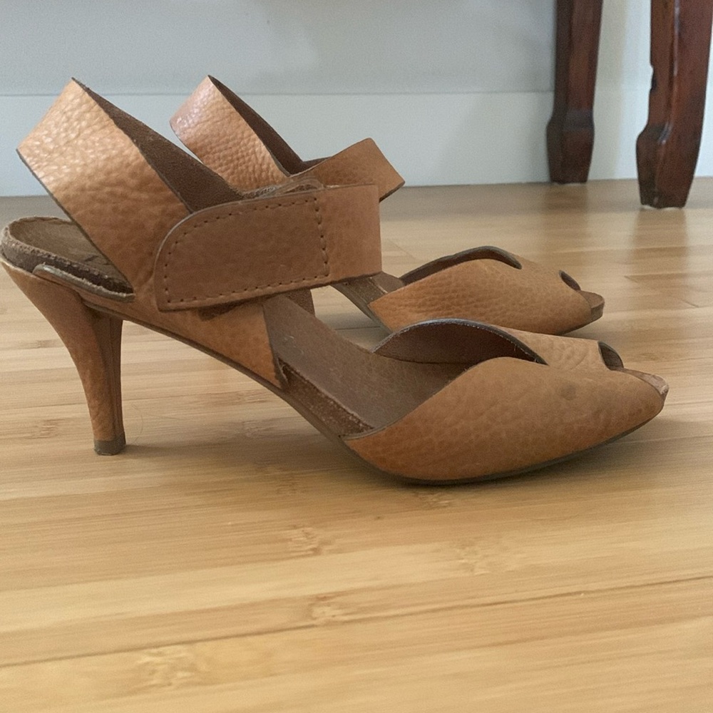 Almost new woman shoes